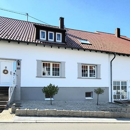 Schicke Komfortwohnung Zum Wohlfuehlen Merchweiler Екстериор снимка